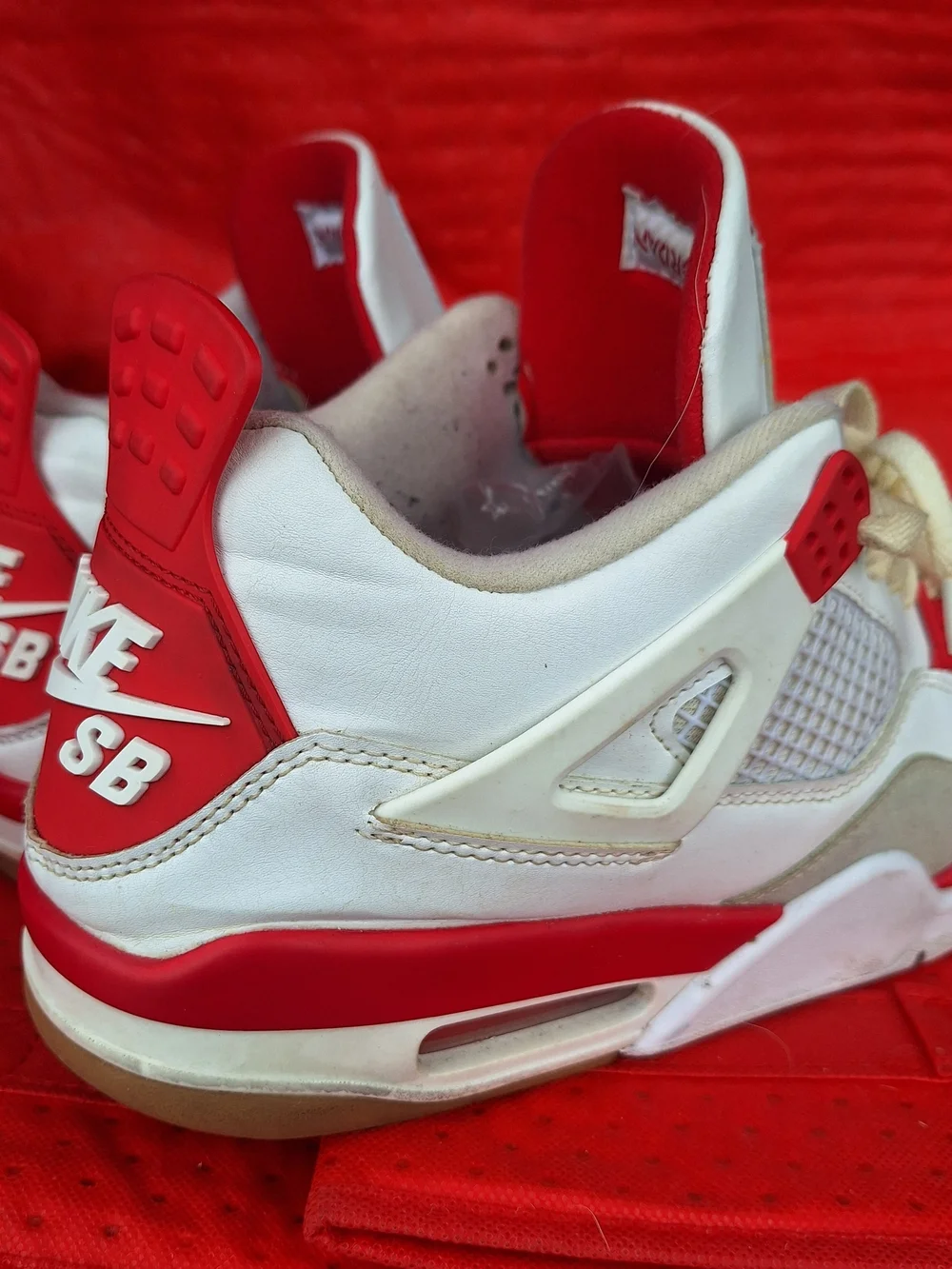 Nike SB Retro Jordan 4 SP 'Varsity Red' Friends & Family DR5415-106 Size 13 RARE